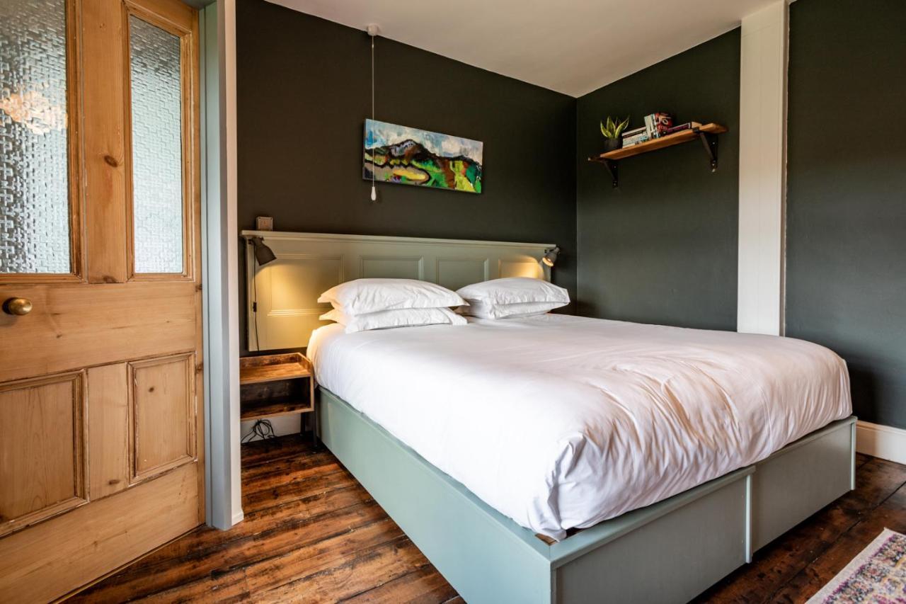 The Old Vicarage Bed and Breakfast Moylgrove Εξωτερικό φωτογραφία